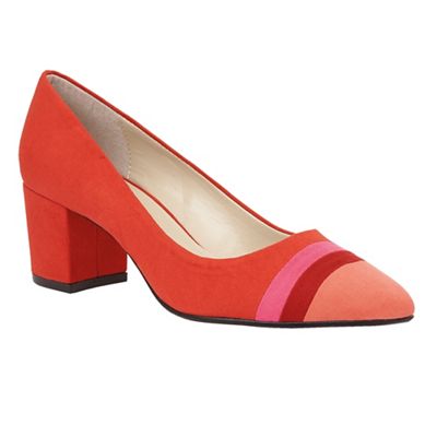 Red 'Gamma' pointed toe courts